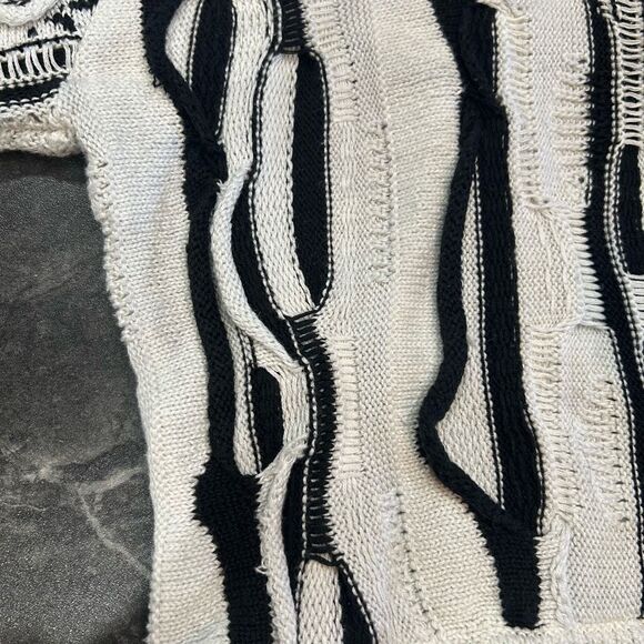 Forever 21 Small Black White Long Sleeve Sweater - Picture 6 of 9